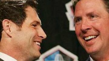 <b>GRANDES.</b> Steve Young y Dan Marino son dos de los quarterbacks más carismáticos de la historia de la NFL.