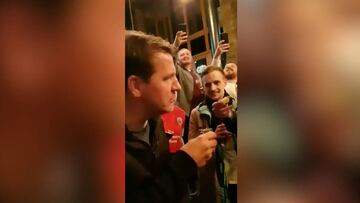 "?Leyenda!" Le despiden del club y se va con los fans de copas