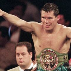 Julio César Chávez da muestra de su talento en el ring a sus 56 años