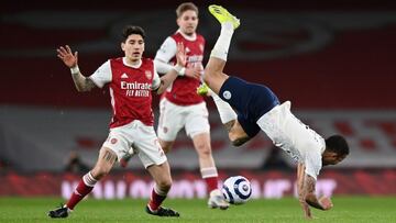 Héctor Bellerín, ante el Manchester City.