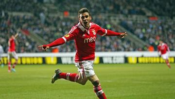 Salvio celebra el gol que marcó contra el Newcastle.