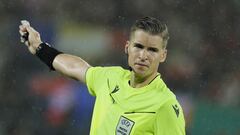 Cologne (Germany), 30/06/2024.- French referee Francois Letexier in action during the UEFA EURO 2024 Round of 16 soccer match between Spain and Georgia, in Cologne, Germany, 30 June 2024. (Alemania, España, Colonia) EFE/EPA/RONALD WITTEK
