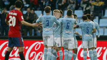 GRA345 VIGO (Pontevedra),19/02/2017.-Los jugadores del del Celta de Vigo celebran el gol que marco Pione Sisti ante el Osasuna, durante el el partido de la 23º jornada de la Primera División que ambos equipos disputan en el estadio de Balaidos