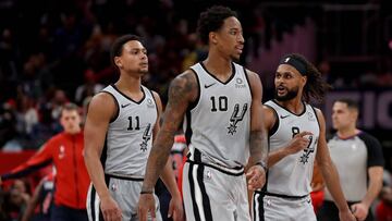 Bryn Forbes, DeMar DeRozan y Patty Mills, durante el partido contra Washington Wizards.