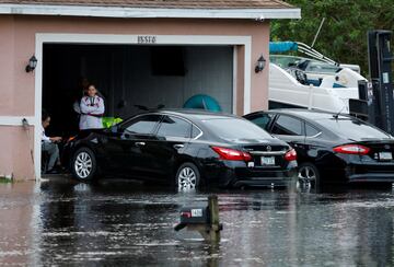 El huracán Ian llegó al oeste de Florida con vientos de más de 240 km/h, provocando inundaciones catastróficas en varias localidades, también ha dejado inundaciones  y graves destrozos en el centro de la península. La tormenta provocó una marejada ciclónica  que inundó grandes áreas del suroeste de Florida, las áreas cercanas a la costa han quedado arrasadas.