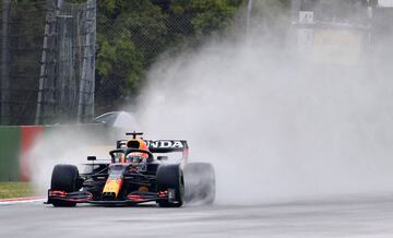 La carrera de Imola bajo la lluvia en imágenes