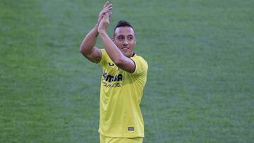 Cazorla unveiled by Villarreal with bizarre magic stunt