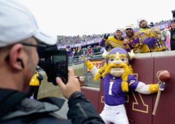 El dios del trueno de Minnesota, con su Martillo/balón. No sé si los Vikings tienen a Thor de su lado, pero tienen a Adrian Peterson y con eso les sobra.