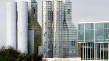 La Ciudad de la Cultura de Santiago de Compostela podría albergar las semifinales de la Copa Davis entre España y Francia.