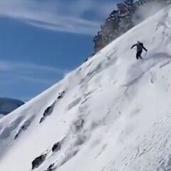 Graban un alud atrapando a una persona fuera pistas en Astún