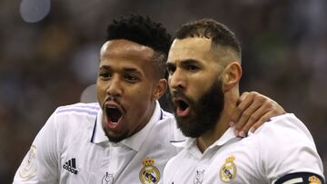 Militao y Benzema celebran el gol del francés.