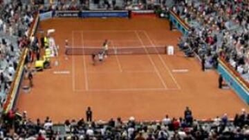 <b>LA CAJA MÁS MÁGICA. </b>Este era el aspecto de la Caja Mágica, ayer, durante el minuto de silencio por Severiano Ballesteros, antes del Nadal-Federer. Hoy vivirá la mejor final.