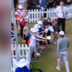 Le llueven críticas a Tiger por este gesto con unos niños