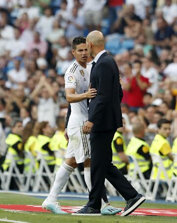 El jugador colombiano fue cambiado en el minuto 56 por Vinícius. En la salida, James dirigió unas palabras a su entrenador Zidane.