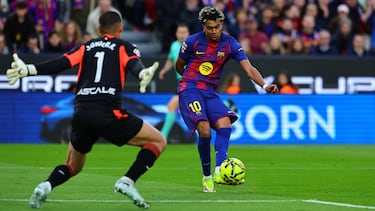 El jugador del Barcelona, Lamine Yamal, marca el 3-1 al Villarreal. 

