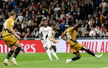 Golpeo de balón de Fran García.