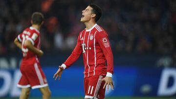 James Rodríguez durante el partido entre Bayern Múnich y Schalke 04 por la Bundesliga 2017/18