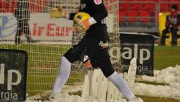 <b>EN EL FRÍO. </b>Calatayud atraviesa la nieve que tuvieron que retirar los operarios antes del encuentro.