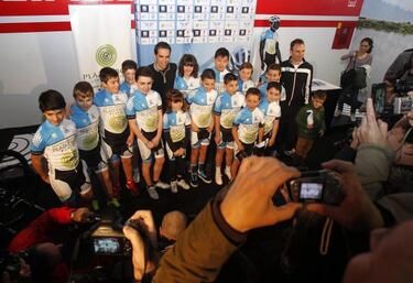 Contador marca una ruta para cuidar la base y crear cantera