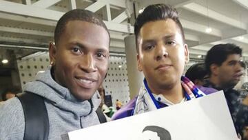 El atacante ecuatoriano, último fichaje de Cruz Azul para el Apertura 2019, arribó a la Ciudad de México.