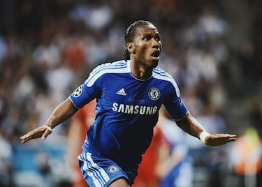 Fichado en 2004 procedente del Olympique de Marsella, el delantero costamarfileño Didier Drogba entró en el Olimpo de los Mejores Jugadores del Chelsea al forzar la prórroga en la final de la Champions de 2012 al rematar de cabeza un balón que impedía al Bayern de Múnich proclamarse campeón de Europa en su estadio. Pero su actuación sería aún mejor al transformar el penalti definitivo que daba la única Champions que el Chelsea tiene en sus vitrinas. En total, Drogba anotó 164 goles en 341 partidos con el conjunto londinense.