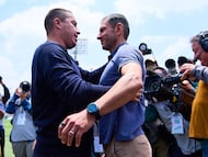 Efrain Juarez head coach of Pumas and Jaime Lozano head coach of Pachuca during the 2nd round match between Pumas UNAM and Pachuca as part of the Liga BBVA MX, Torneo Apertura 2025 at Olimpico Universitario Stadium, on July 20, 2025 in Mexico City, Mexico.