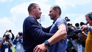 Efrain Juarez head coach of Pumas and Jaime Lozano head coach of Pachuca during the 2nd round match between Pumas UNAM and Pachuca as part of the Liga BBVA MX, Torneo Apertura 2025 at Olimpico Universitario Stadium, on July 20, 2025 in Mexico City, Mexico.