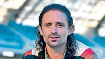 <b>SEÑALADO. </b>Jesuli posa en la grada de Anoeta cuando estuvo en la Real, el club que ahora le acusa.