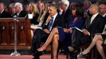 El presidente estadounidense Barack Obama y su mujer, Michelle Obama, asisten a la ceremonia celebrada por las v&iacute;ctimas de los atentados del pasado lunes en Boston.