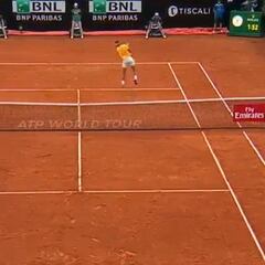 Otro punto a la colección de Nadal: ¡de espaldas y sin mirar!