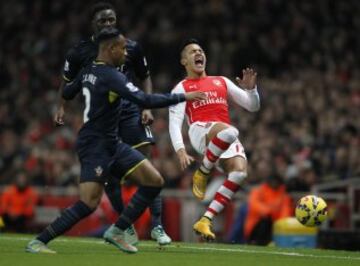 Alexis Sánchez se llevó los abrazos y los aplausos en la nueva victoria del Arsenal ante el Southampton. 