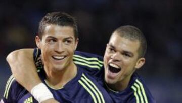 Cristiano Ronaldo celebra con Pepe el gol marcado ante el Celta de Vigo.