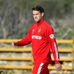 Josep Señé, en la mesa del Racing de Ferrol