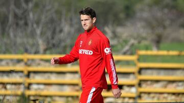 Josep Señé, en la mesa del Racing de Ferrol