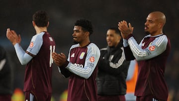 Soccer Football - Premier League - Leeds United v Aston Villa - Elland Road, Leeds, Britain - November 23, 2025 Aston Villa's Ian Maatsen and Donyell Malen celebrate after the match REUTERS/Chris Radburn EDITORIAL USE ONLY. NO USE WITH UNAUTHORIZED AUDIO, VIDEO, DATA, FIXTURE LISTS, CLUB/LEAGUE LOGOS OR 'LIVE' SERVICES. ONLINE IN-MATCH USE LIMITED TO 120 IMAGES, NO VIDEO EMULATION. NO USE IN BETTING, GAMES OR SINGLE CLUB/LEAGUE/PLAYER PUBLICATIONS. PLEASE CONTACT YOUR ACCOUNT REPRESENTATIVE FOR FURTHER DETAILS..