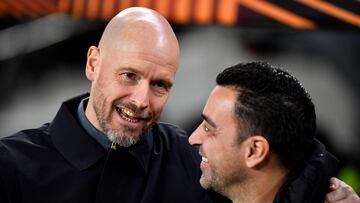 Manchester United's Dutch manager Erik ten Hag (L) speaks with Barcelona's Spanish coach Xavi during the UEFA Europa League round of 32 first-leg football match between FC Barcelona and Manchester United at the Camp Nou stadium in Barcelona, on February 16, 2023. (Photo by Pau BARRENA / AFP)