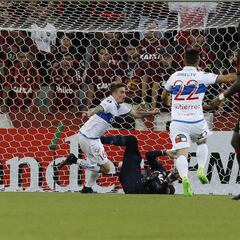 Católica despierta en Brasil y logra un agónico empate