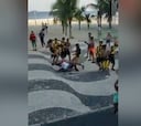Pelea tremenda entre hinchas de Peñarol y Flamengo: caos total con la policía delante