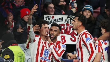 Soccer Football - UEFA Champions League - Atletico Madrid v Inter Milan - Riyadh Air Metropolitano, Madrid, Spain - November 26, 2025 Atletico Madrid's Jose Maria Gimenez celebrates scoring their second goal with Nicolas Gonzalez REUTERS/Violeta Santos Moura