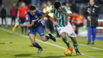 Dani Ceballos trata de desbordar.