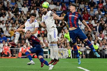 2-0. Karim Benzema marca el segundo gol.