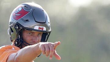 TAMPA, FL - AUGUST 07: Tampa Bay Buccaneers quarterback Tom Brady (12) points at the defensive coverage during the Tampa Bay Buccaneers Training Camp on August 07, 2022 at the AdventHealth Training Center at One Buccaneer Place in Tampa, Florida. (Photo by Cliff Welch/Icon Sportswire via Getty Images)