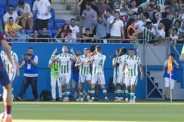 Toril festeja su gol en Barcelona.