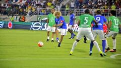 Risas y goles en reinauguración del estadio Romelio Martínez