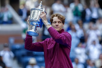 Jannik Sinner holds the US Open trophy aloft after defeating Taylor Fritz in straight sets in the final. 