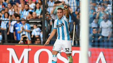 Lautaro Mart&iacute;nez celebra el gol de Racing ante Gimnasia