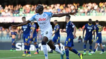 VERONA, ITALY - AUGUST 15: Victor Osimhen of Napoli celebrates after scoring their team's second goal during the Serie A match between Hellas Verona and SSC Napoli at Stadio Marcantonio Bentegodi on August 15, 2022 in Verona, . (Photo by Alessandro Sabattini/Getty Images)