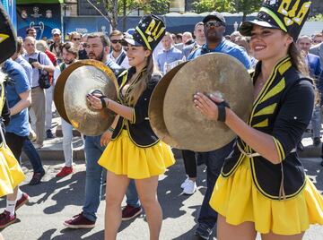Banda musical que acompañaba la llegada de la copa de la Champions League a Kiev. 
