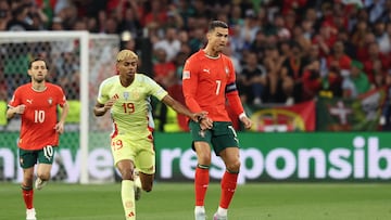 Soccer Football - Nations League - Final - Portugal v Spain - Allianz Arena, Munich, Germany - June 8, 2025 Spain's Lamine Yamal in action with Portugal's Cristiano Ronaldo REUTERS/Michaela Stache