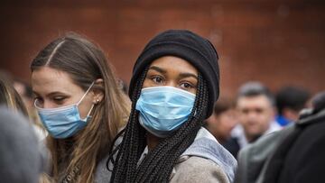 La vacuna de Pfizer está cada vez más cerca de llegar a Estados Unidos, pero mucha gente se pregunta ¿debo seguir utilizando la mascarilla al ponermela?